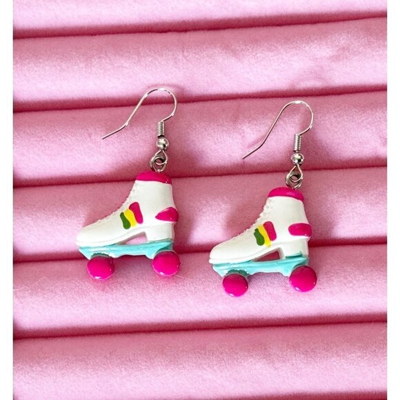 Retro Vintage Roller Skates Dangle Earrings - Picture 2 of 2